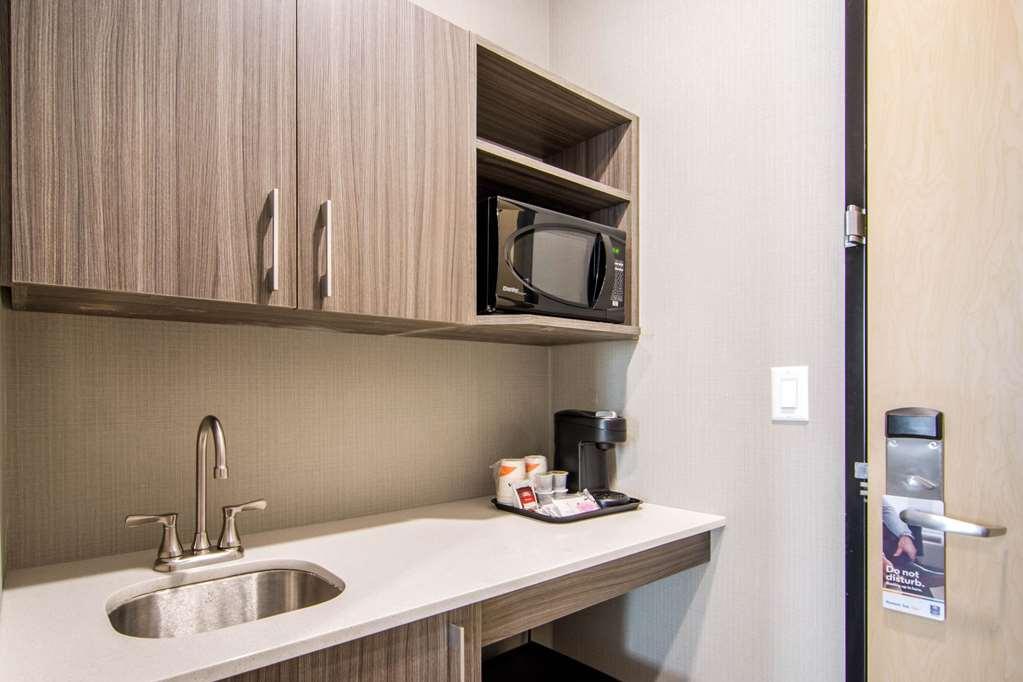 Comfort Inn & Suites North Battleford Room photo