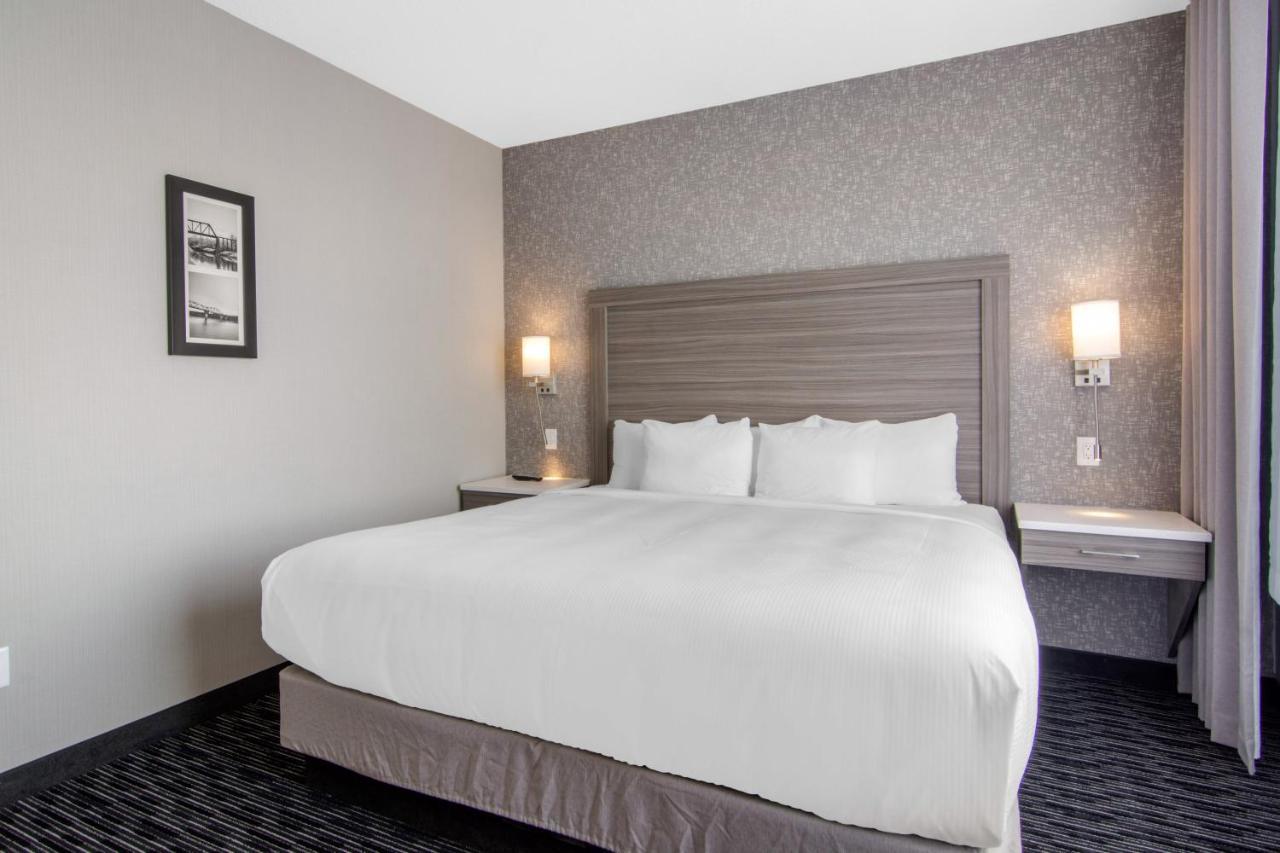 Comfort Inn & Suites North Battleford Exterior photo